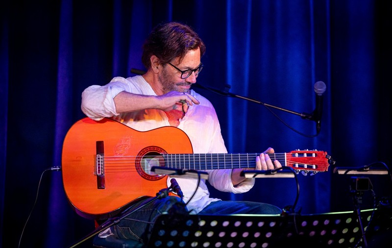 Chitaristul american Al Di Meola a făcut infarct în timpul concertului pe care îl susținea la Arenele Romane