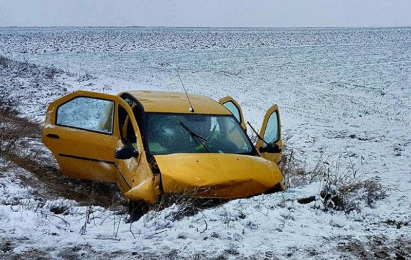 Accident mortal la Dumbrăveni, în județul Suceava. O mașină a izbit violent un cap de pod
