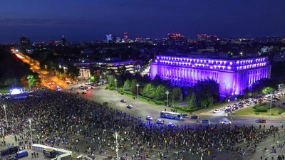 Peste 10.000 de oameni au venit la protestul din Piața Victoriei