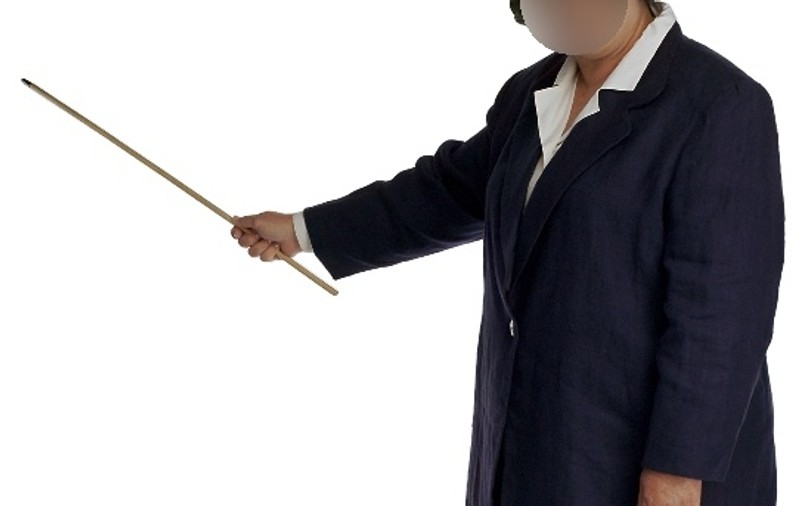 O profesoară, bătută chiar sub ochii elevilor, de părinții unuia dintre ei