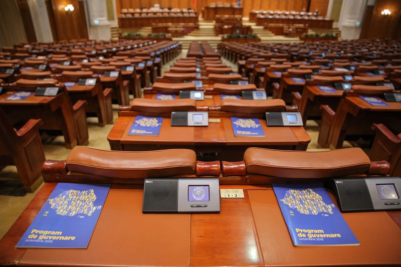 PNL a pregătit o copie a programului de guvernare pentru toţi parlamentarii