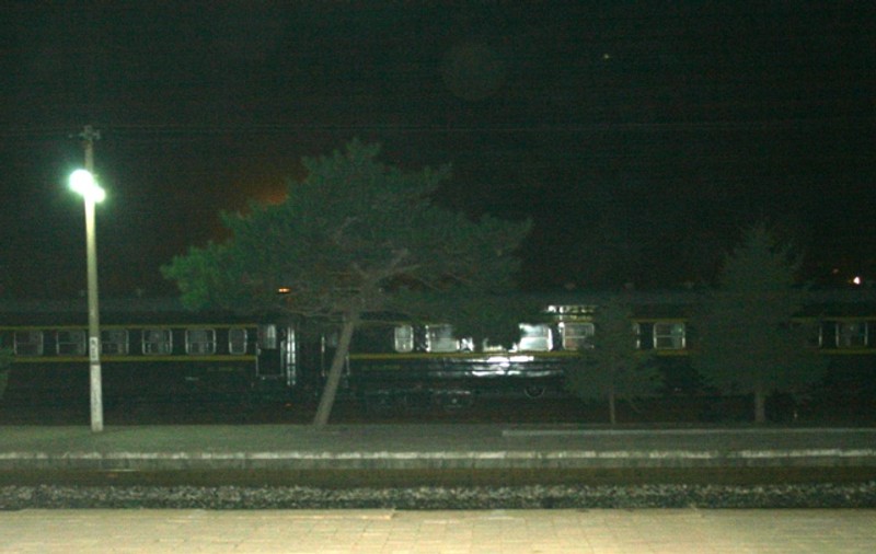 Din cauza fobiei de avion, Kim Jong-il se deplasa cu un tren ”invizibil”
