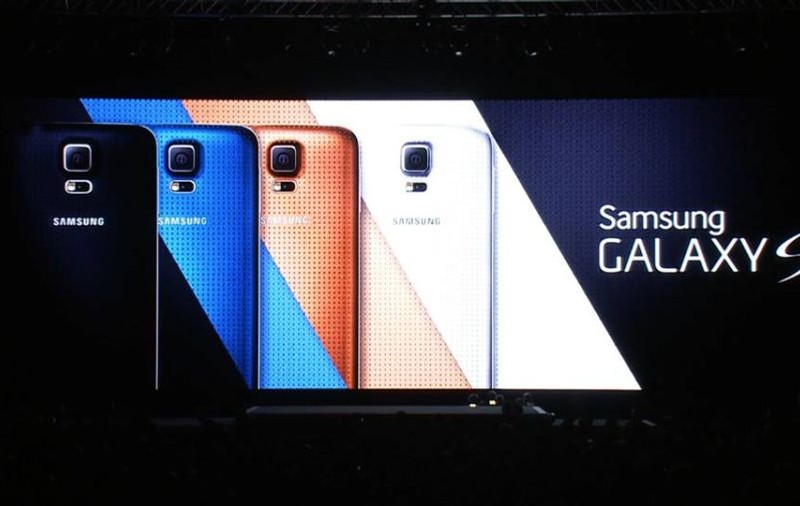 SAMSUNG a lansat GALAXY S5! Vezi ce ştie să facă noul telefon!