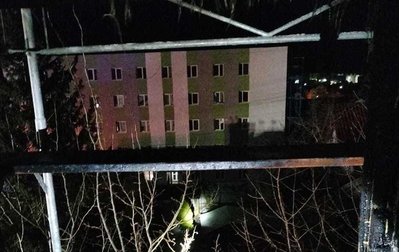 Incendiu într-un bloc din Suceava. 70 de persoane, două pisici și un cățel au fost evacuate