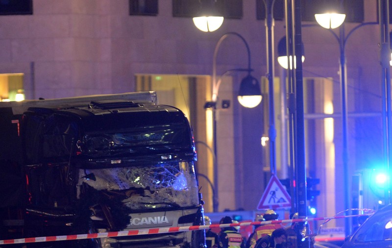 Atentat Berlin | Un tunisian a fost arestat, fiind acuzat că l-a ajutat pe Anis Amri