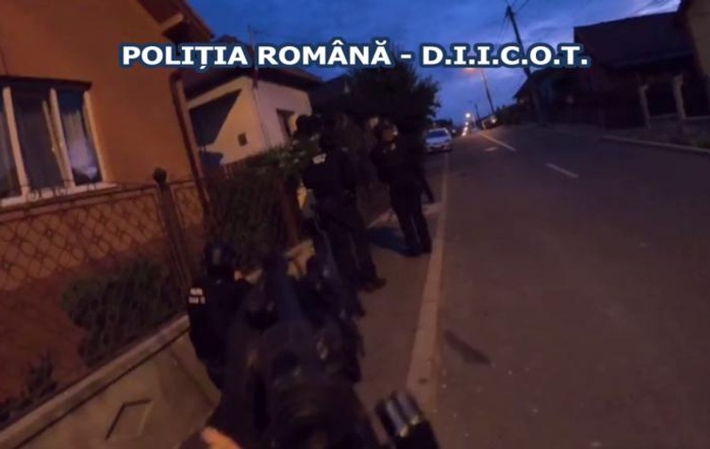 Fost comisar la Crimă Organizată, reținut pentru șantaj. Cum acționa grupul infracțional pe care îl conducea