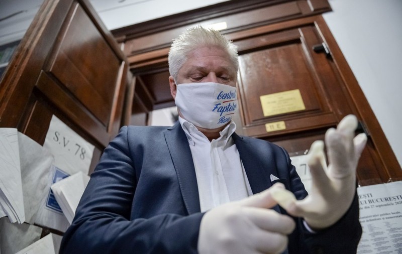 Cum își folosea Dan Tudorache fosta soție și menajera pentru a ascunde banii despre care DNA spune că i-ar fi obținut ilegal