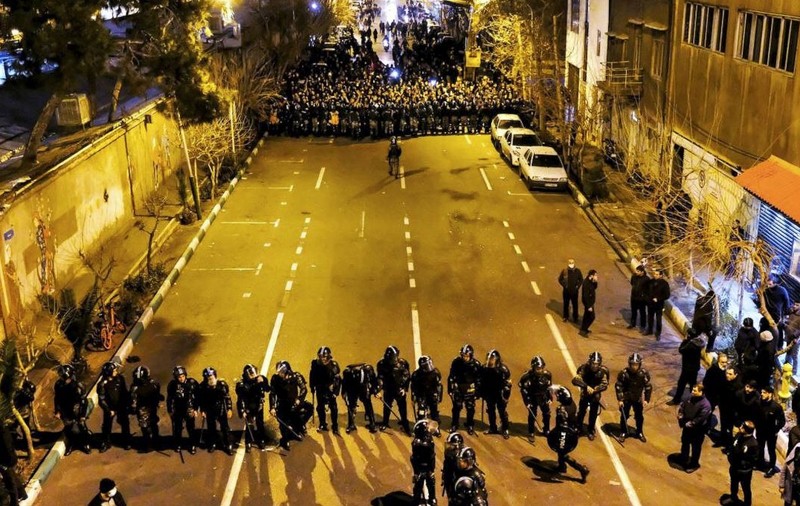 Noi proteste antiguvernamentale în mai multe orașe din Iran, inclusiv în capitală