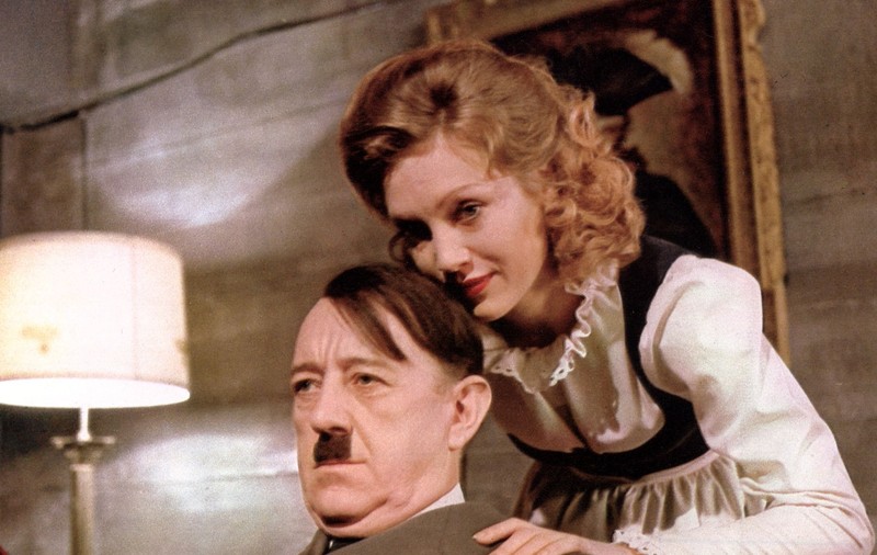 Licitație pentru obiecte de lenjerie ce au aparținut Evei Braun. Cât a plătit un britanic pe lenjeria intimă purtată de iubita lui Hitler