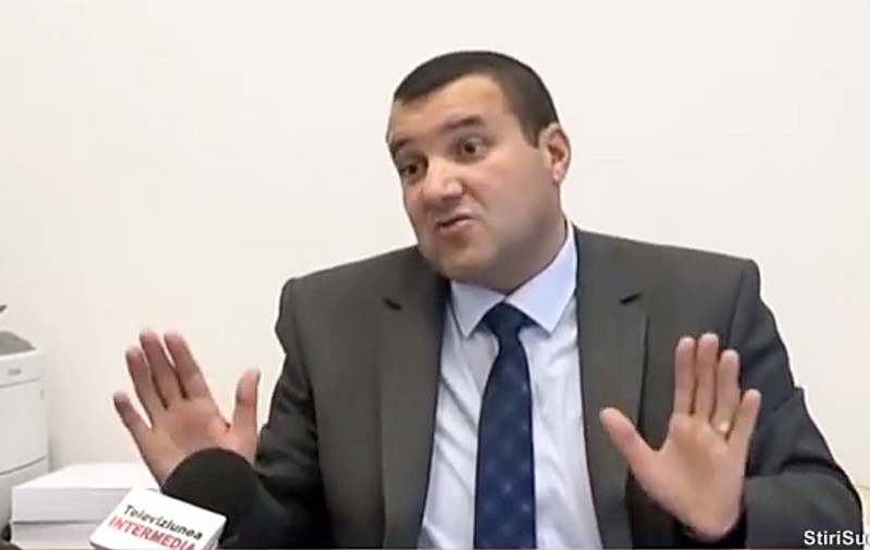 600.000 de euro, ținuți acasă și la un prieten. Suma uriașă strânsă de comisarul-șef din Suceava acuzat că vindea permise de conducere