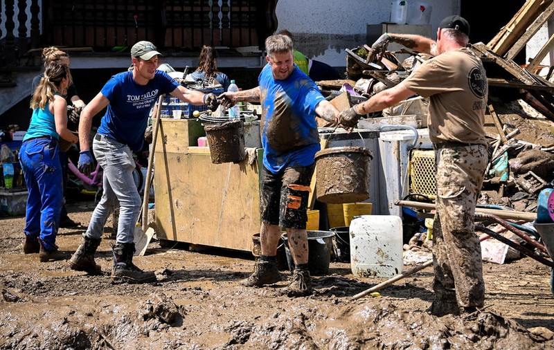 Germania încearcă să-și revină după inundațiile catastrofale, în timp ce numărul deceselor continuă să crească