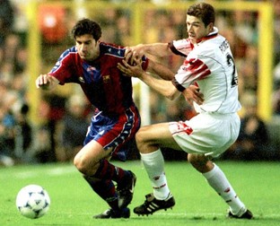 Figo, în tricoul Barcelonei. Foto: EPA