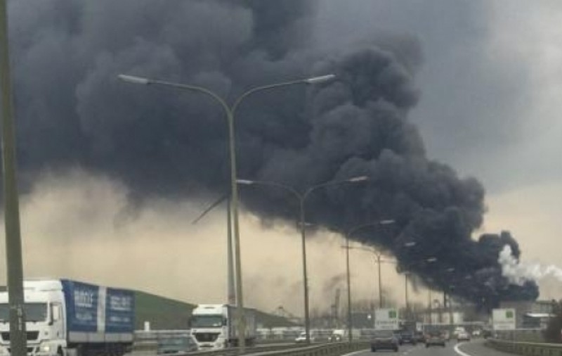Explozie de proporţii la o centrală din oraşul belgian Anvers. Locuitorii, sfătuiţi să rămână în case!