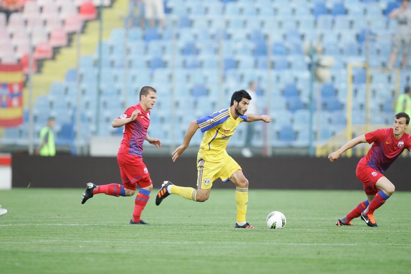 Younes Hamza s-a confruntat cu Bourceanu şi Chiricheş FOTO: EVZ