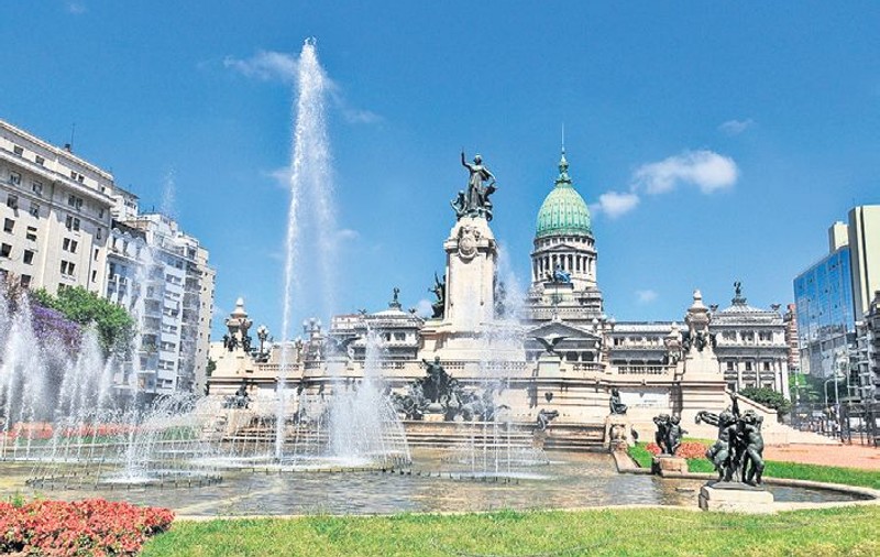 Şase români fac ocolul Pământului în 23 de zile