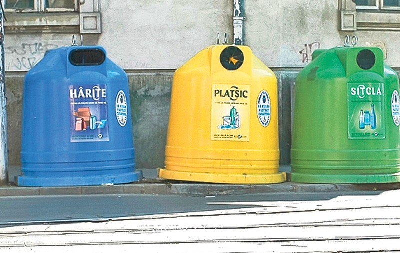 Românii refolosesc pungile de cumpărături și sunt preocupaţi de reciclare (studiu)