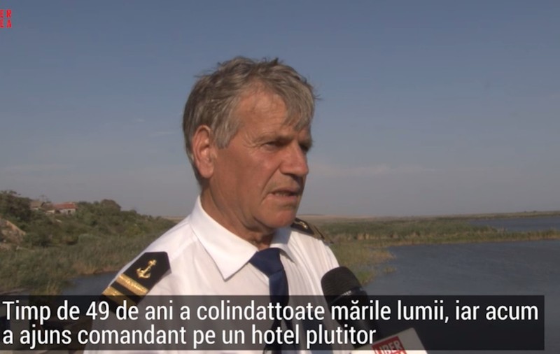 După 49 de ani de marinărie, lăcrimează când își amintește de ”viața de câine” pe oceanele lumii: Căpitanul unui hotel plutitor privat de la Jurilovca