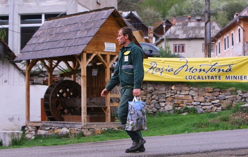 Blestemul pământului. Cum ne folosim resursele naturale: de la fantasmele lui Ceaușescu la saga Roșia Montană
