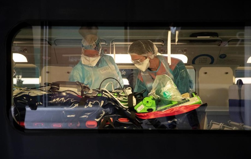 Franţa a transformat trenuri de mare viteză în ambulanţe. Cum arată acum vagoanele TGV-urilor