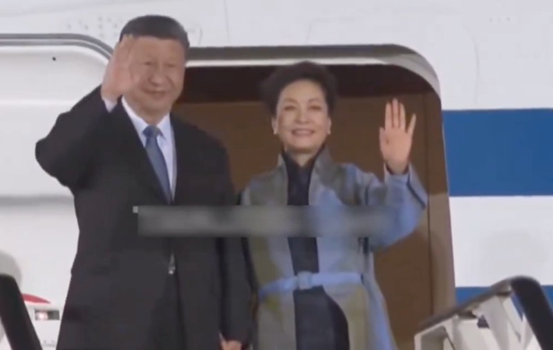Xi Jinping a ajuns marți seară la Belgrad, cu un avion special, într-o vizită de stat în Serbia