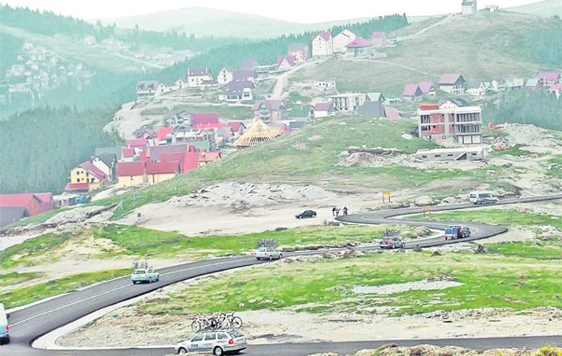 Chinurile cicliştilor din Turul României, pe Transalpina. Au urcat pe «Drumul dracului» | FOTO