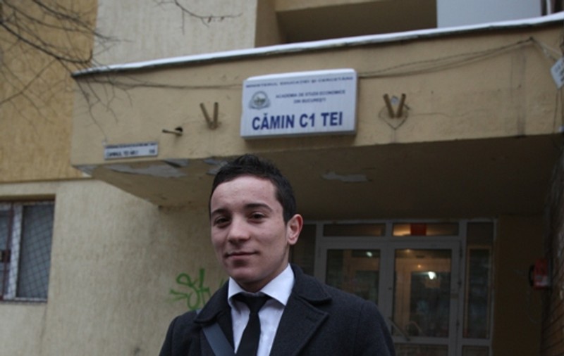 Viaţă de student: "Am avut bani doar de-o roşie şi o pâine"