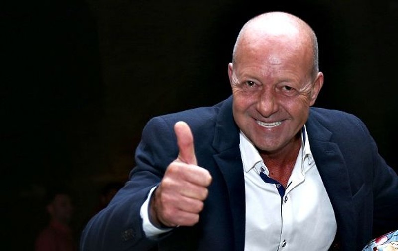 De 11 ani, Marian Râlea intră în pielea lui Moș Crăciun pentru băieții Elvirei Deatcu. Actorii stabilesc la telefon programul