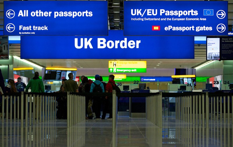 Cetățenii UE care nu s-au înregistrat la timp pentru statutul de ședere în Regatul Unit vor fi deportați după Brexit