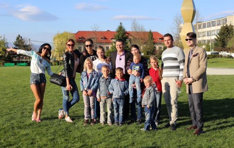 O familie ajutată de vedete în emisiunea „Poftiți pe la noi! Poftiți și dăruiți” a recurs la un gest şocant!