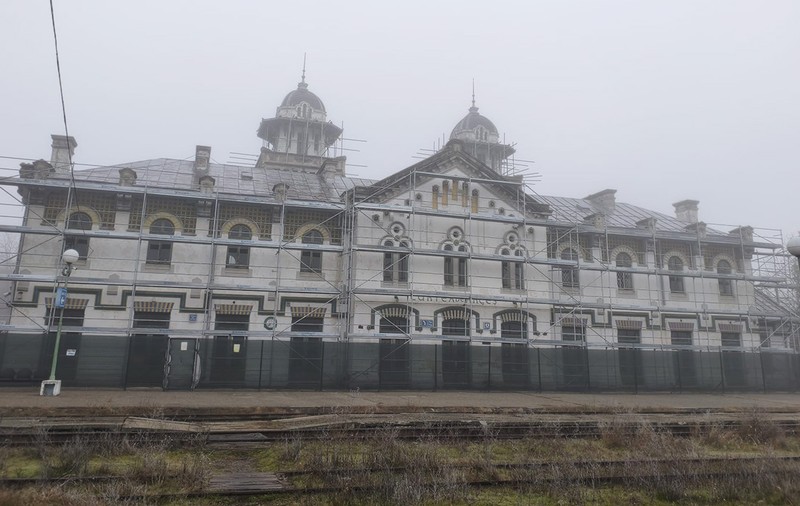Gara Regală Curtea de Argeș: construită în 12 luni, reparată în decenii. Descoperirea care întârzie cu încă un an lucrările de restaurare