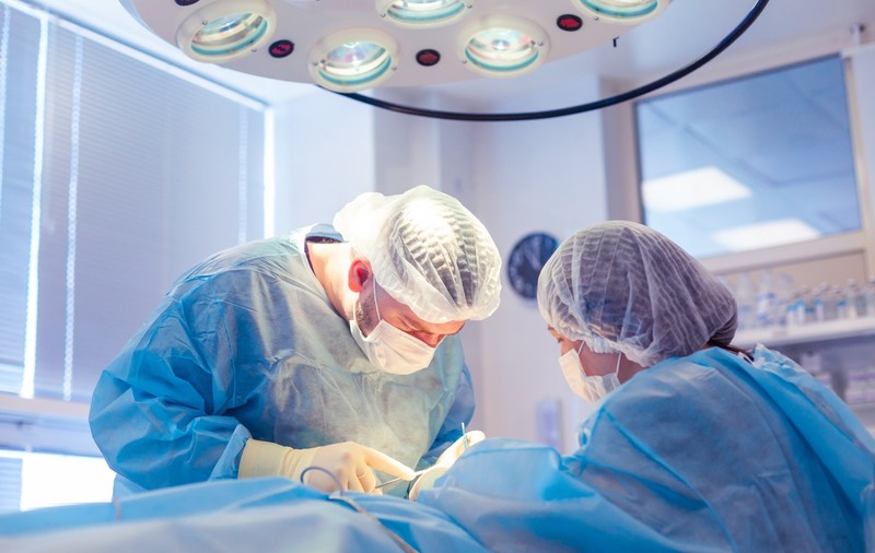 Un sibian a schimbat lămpile din sala în care a fost operat de medicii de la Sibiu. „Nu vreau să mă opresc aici”