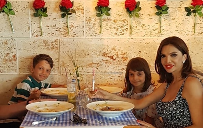 Cristina Spătar a primit inelul de la iubit și se mută în casă nouă. „Nu cred că e de logodnă"