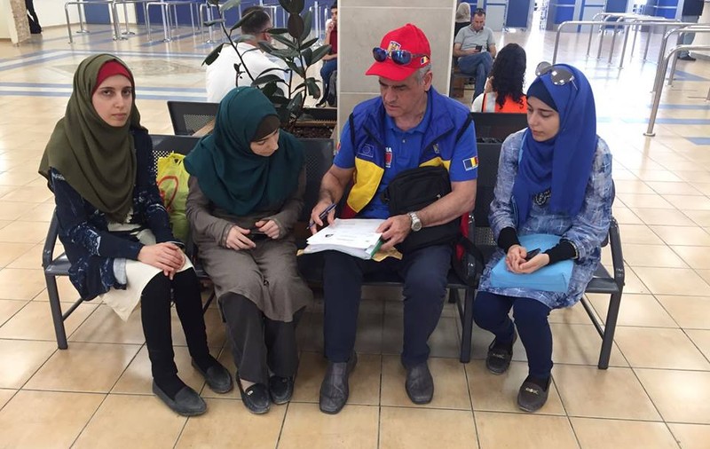 Cele trei surori evacuate din Fâșia Gaza au ajuns în țară; Mama lor le-a așteptat la aeroport (FOTO)
