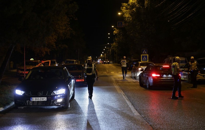 O șoferiță a avariat 13 autoturisme pe Șoseaua Mihai Bravu, după ce i s-a făcut rău la volan