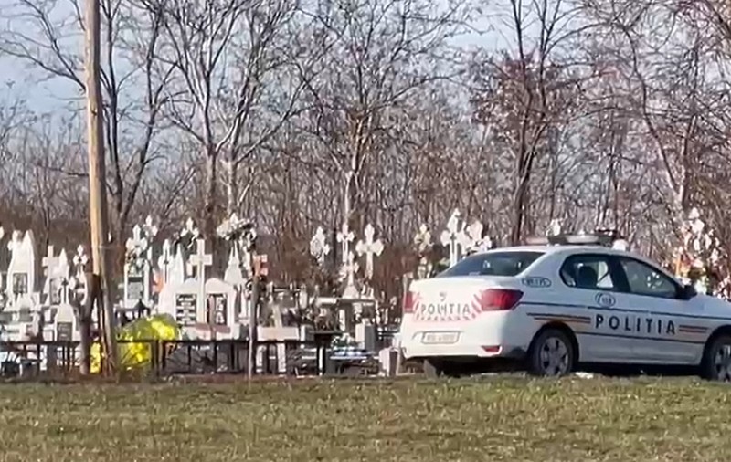 Polițist găsit mort, cu pistolul lângă el, în cimitirul din Vlăsinești, Botoșani: „Prezenta o plagă împușcată”