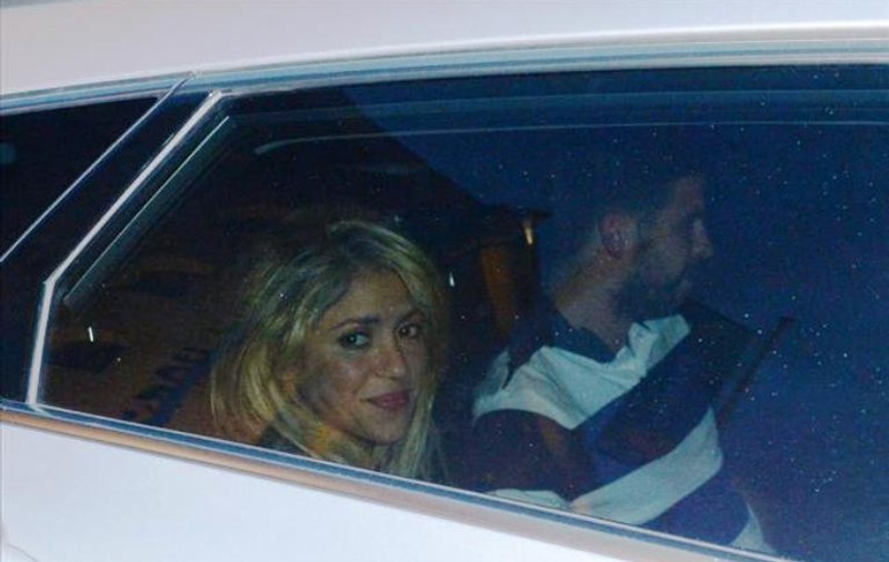Pique a fost consolat de Shakira după remiza cu Italia