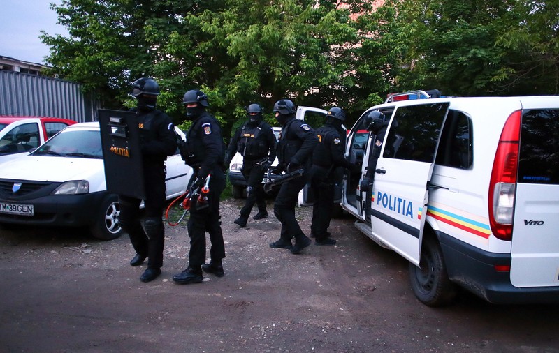 Cazuri pe care statul român le uită când e vorba de Schengen: cum a bătut DIICOT palma cu o rețea care trafica migranți în Austria. 24 de traficanți, nicio zi de închisoare 