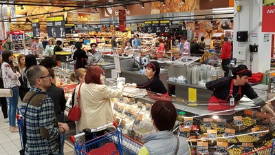 Galati,,Romania,-,April,28,,2016:,Carrefour,Supermarket,With,People