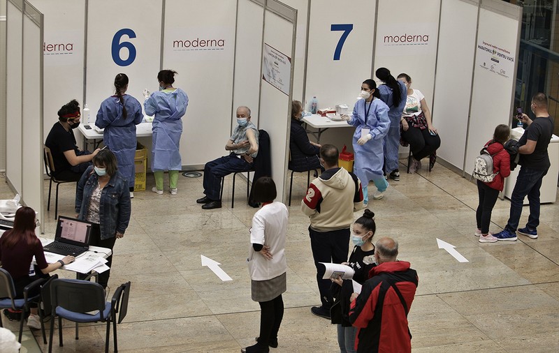 Nou record de vaccinări cu prima doză: peste 93.000. Aproape 6 milioane de români sunt complet vaccinați
