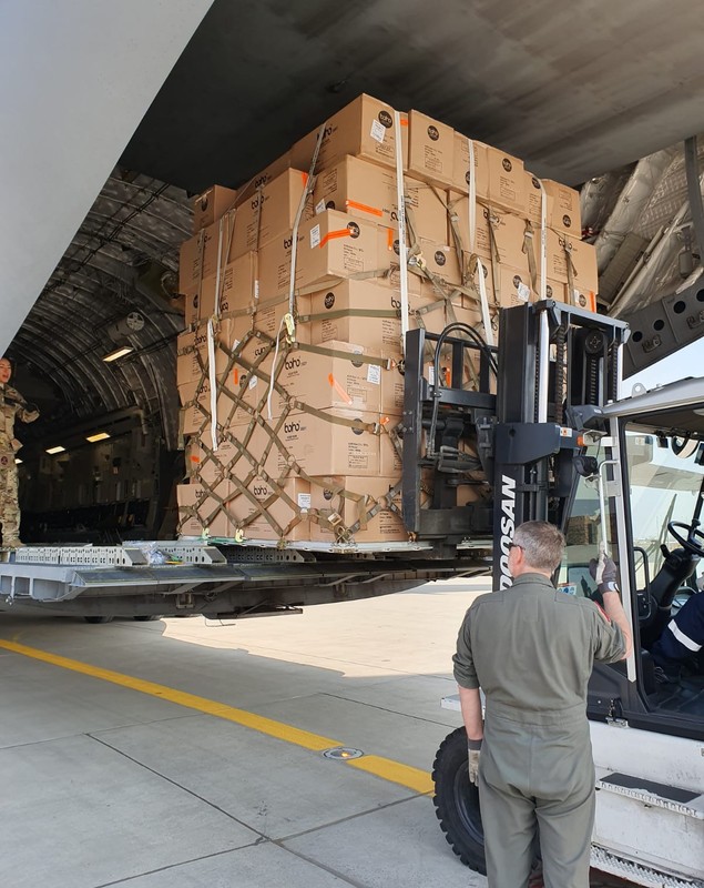 45 de tone de echipamente medicale din Coreea de Sud, sosesc, joi, cu o aeronavă NATO
