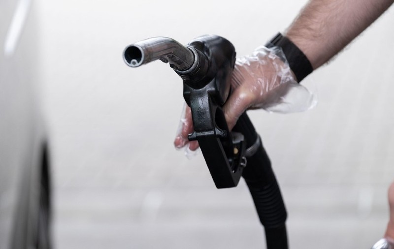 Benzina se mai ieftinește, motorina se scumpește, vineri, 12 iunie 2026. Cât costă un litru de carburant în București, Cluj-Napoca, Timișoara, Iași și Constanța