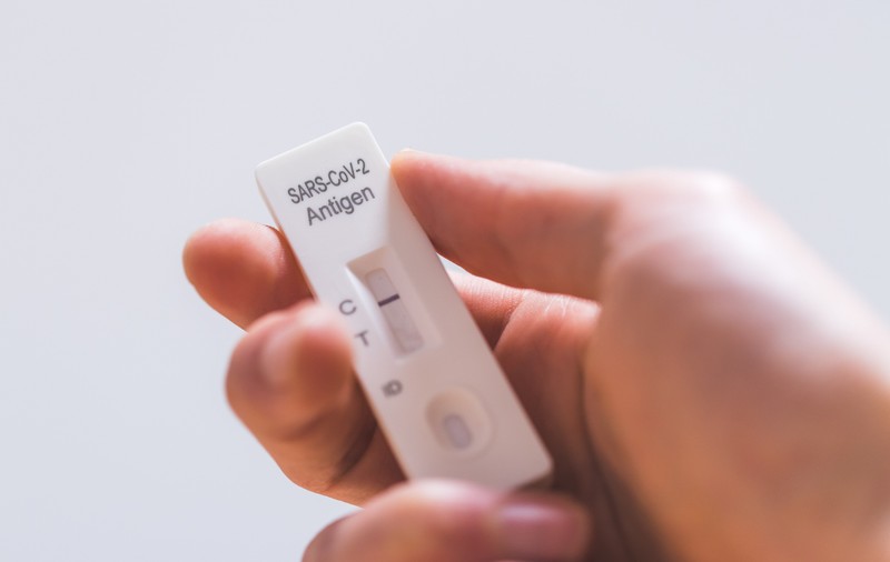 Germania analizează dacă testele rapide antigen sunt eficiente în detectarea Omicron
