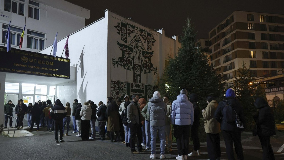 Coada la sectie de votare in Bucuresti