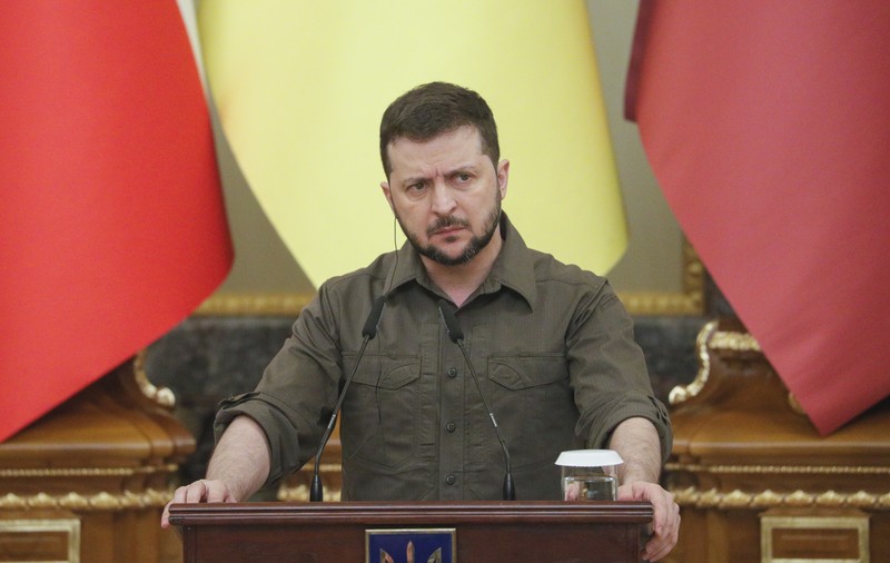 „Nu suntem naziști, ci fanii culturii indiene”. Kievul acuză propaganda rusă că a inventat o copertă de revistă cu caricatura lui Zelenski
