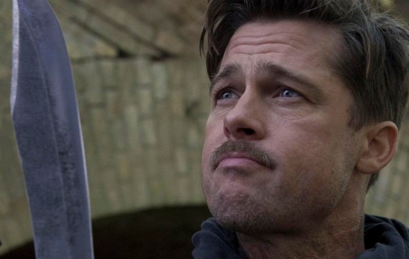 Brad Pitt în rolul lui Aldo Raine, acum pe rafturile magazinelor de jucării
