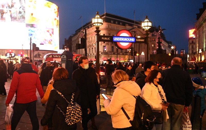 Pentru prima dată de la începutul pandemiei, Marea Britanie a raportat peste 100.000 de cazuri zilnice COVID