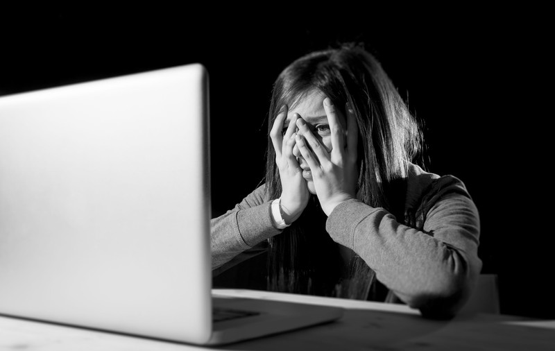 Studiu | Un sfert dintre copii au fost hărțuiți online în timpul pandemiei