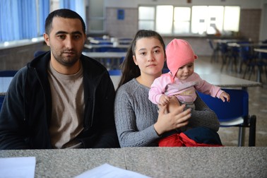 Elvin, Esmira și fetița lor, Aida. Foto: Cristi Stavri