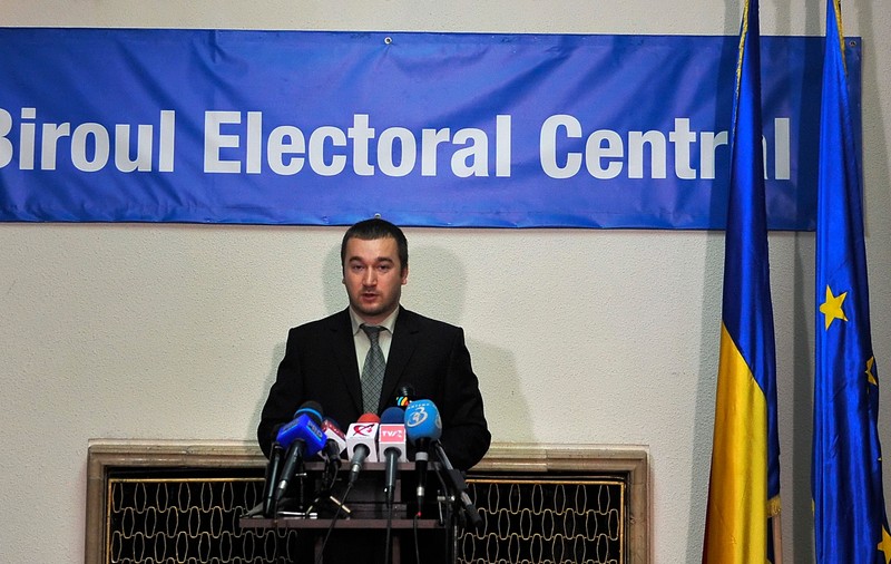 UPDATE. Opoziţia îl susţine pe Marian Muhuleţ pentru şefia AEP. Comisiile juridice au validat candidaturile