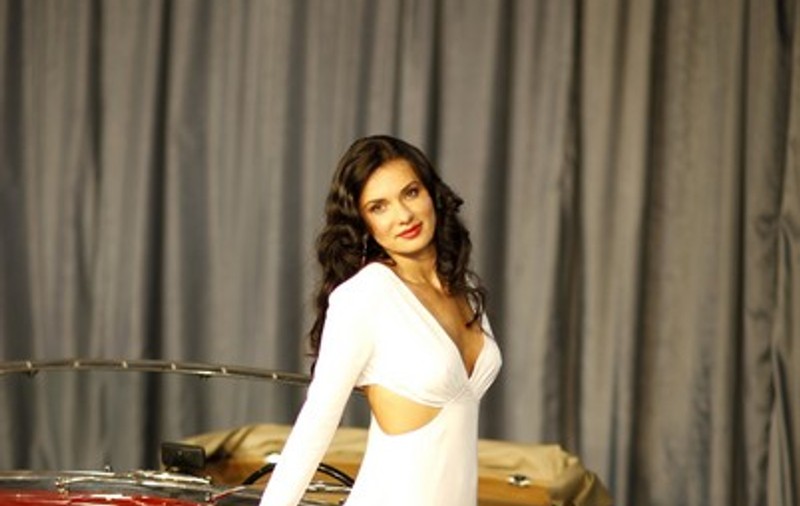 Mirela Stelea, pictorial de senzație în mașini de epocă legendare! ”Casablanca”, noua colecție a designerului! FOTO&VIDEO
